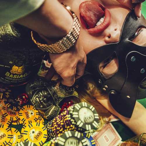 Музика Basiaga - Kiss (feat. Benz)