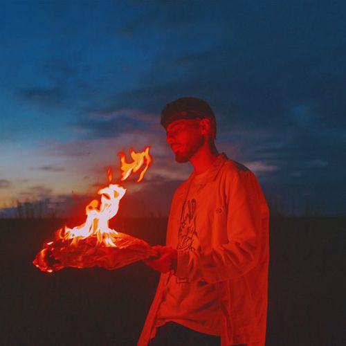 Музика Azzi - Космонавтом