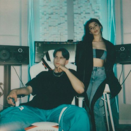 Музика Tribbs - Just Us (feat. Roxie Wegiel)