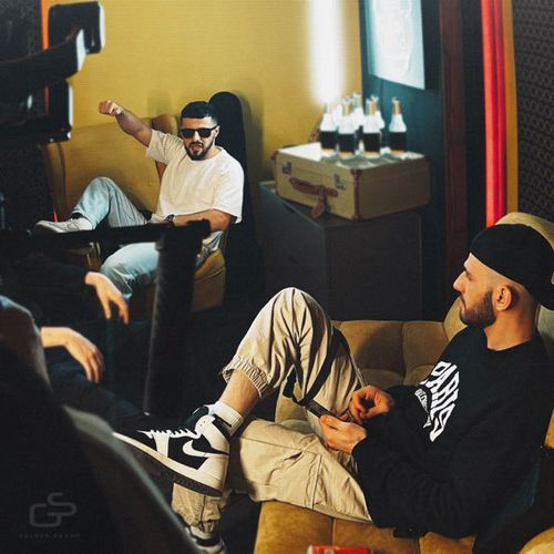 Музика Jakone - Заводит (feat. A.V.G)