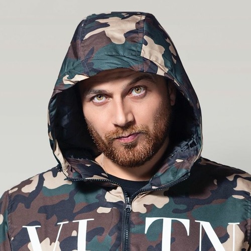 Музика Aslixan - 1000 Sebeb (feat. Nigar Farkhad)