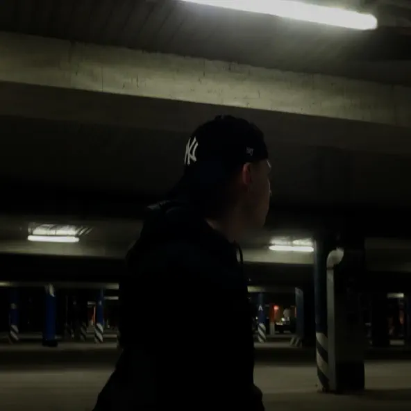 Музика Derouse - Не Умею Любить