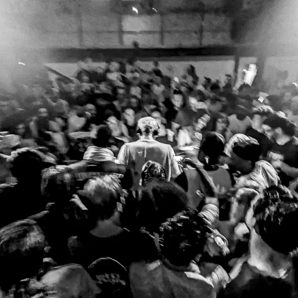 Музика Fred Again.. - BerwynGesaffNeighbours (feat. Berwyn & Gesaffelstein)