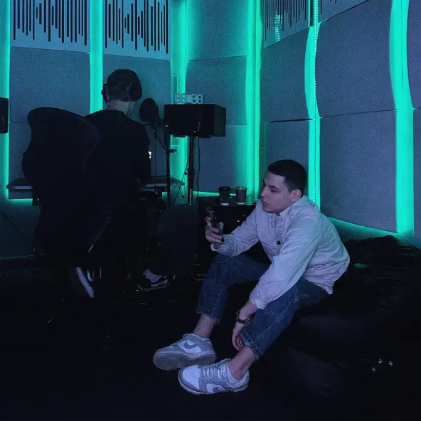 Музика Derouse - Хатико (feat. Хайви)