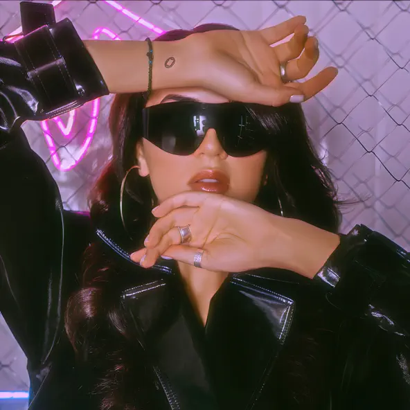 Музика Vika Grand - Танцую Одна