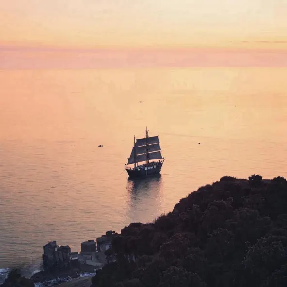 Музика Женя Трофимов - Корабли (feat. Комната Культуры)