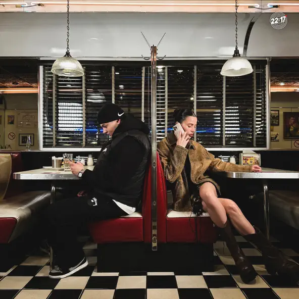 Музика Veigel - Бежать (feat. Migrant)