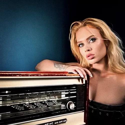 Музика Oopsi - Улетай