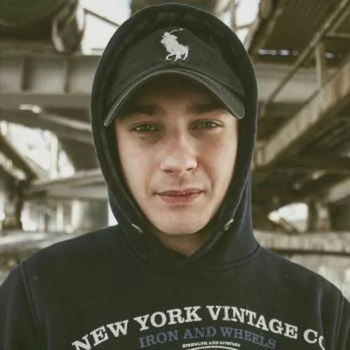 Музика Santiz.Mc - Только Вверх (feat. Kamilla)