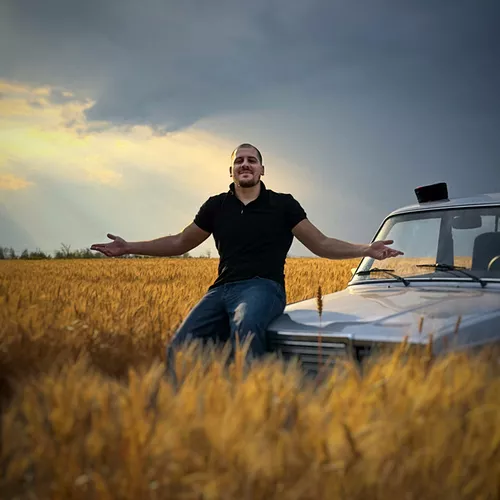 Музика Koss - Тихо Тихо (feat. Влада Ушакова)