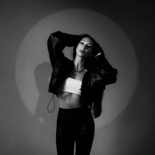 Музика KOJI - Закружилась