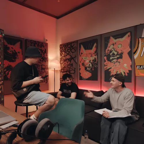 Музика ШкольниК - Танцы У Огня (feat. Бау)