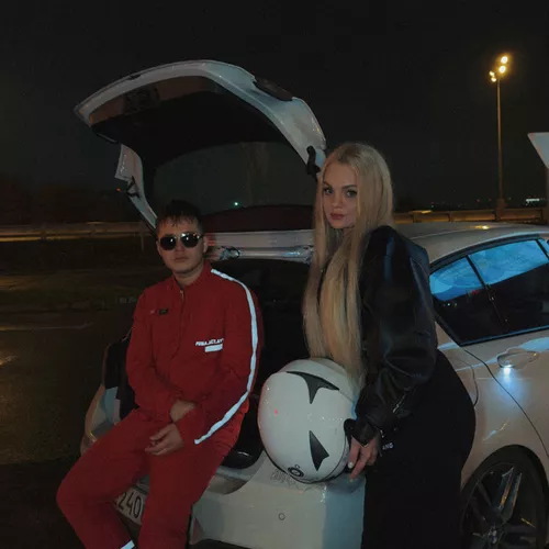 Музика Ivan Valeev - Люби (feat. Solidnaya)