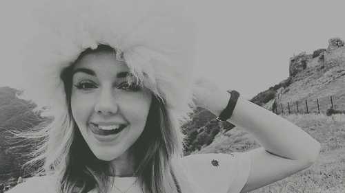 Музика Bonsai - Она